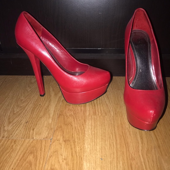 Red platform pump - Picture 2 of 2